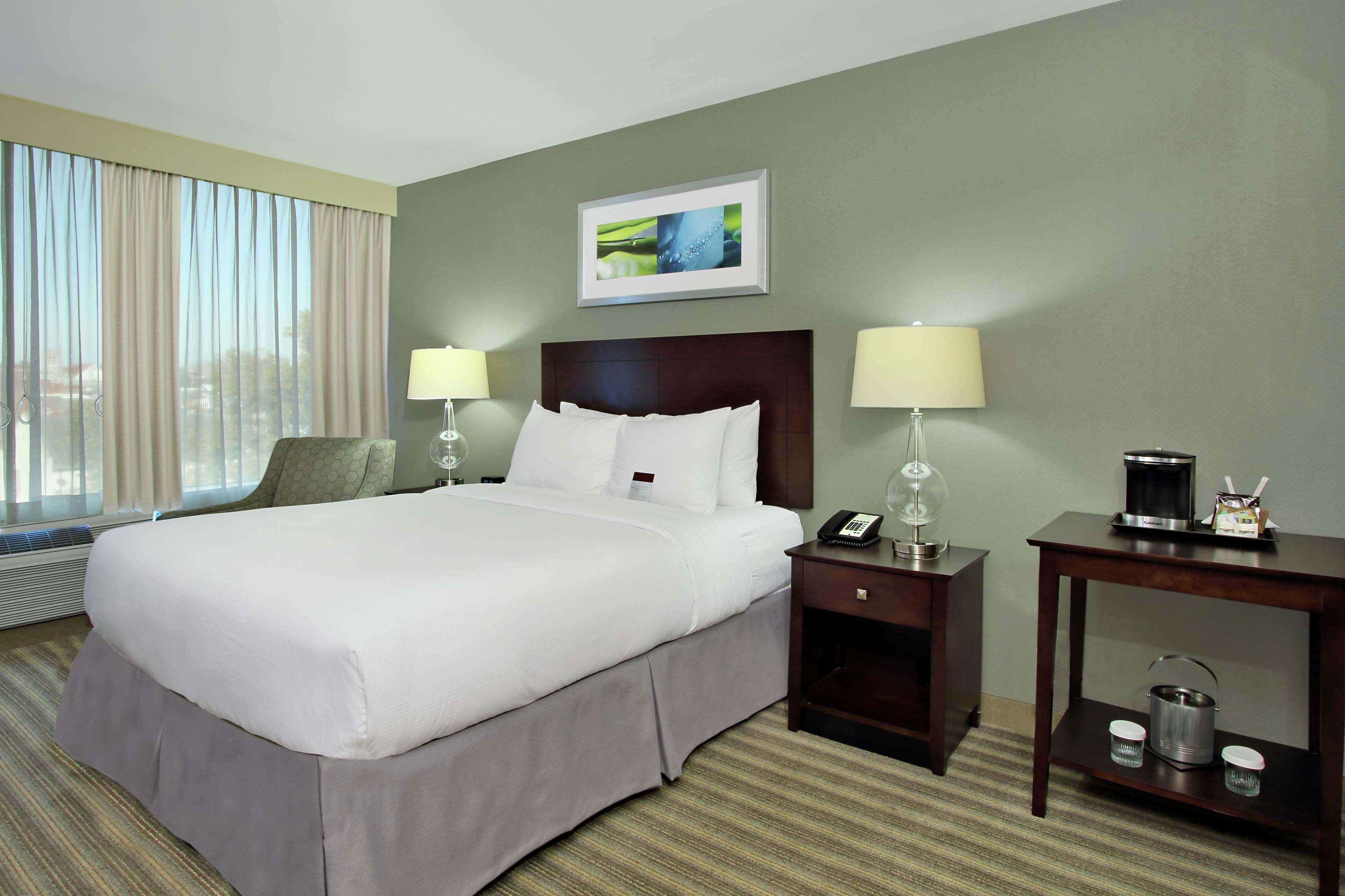 Doubletree By Hilton Newark Hotel Exterior photo
