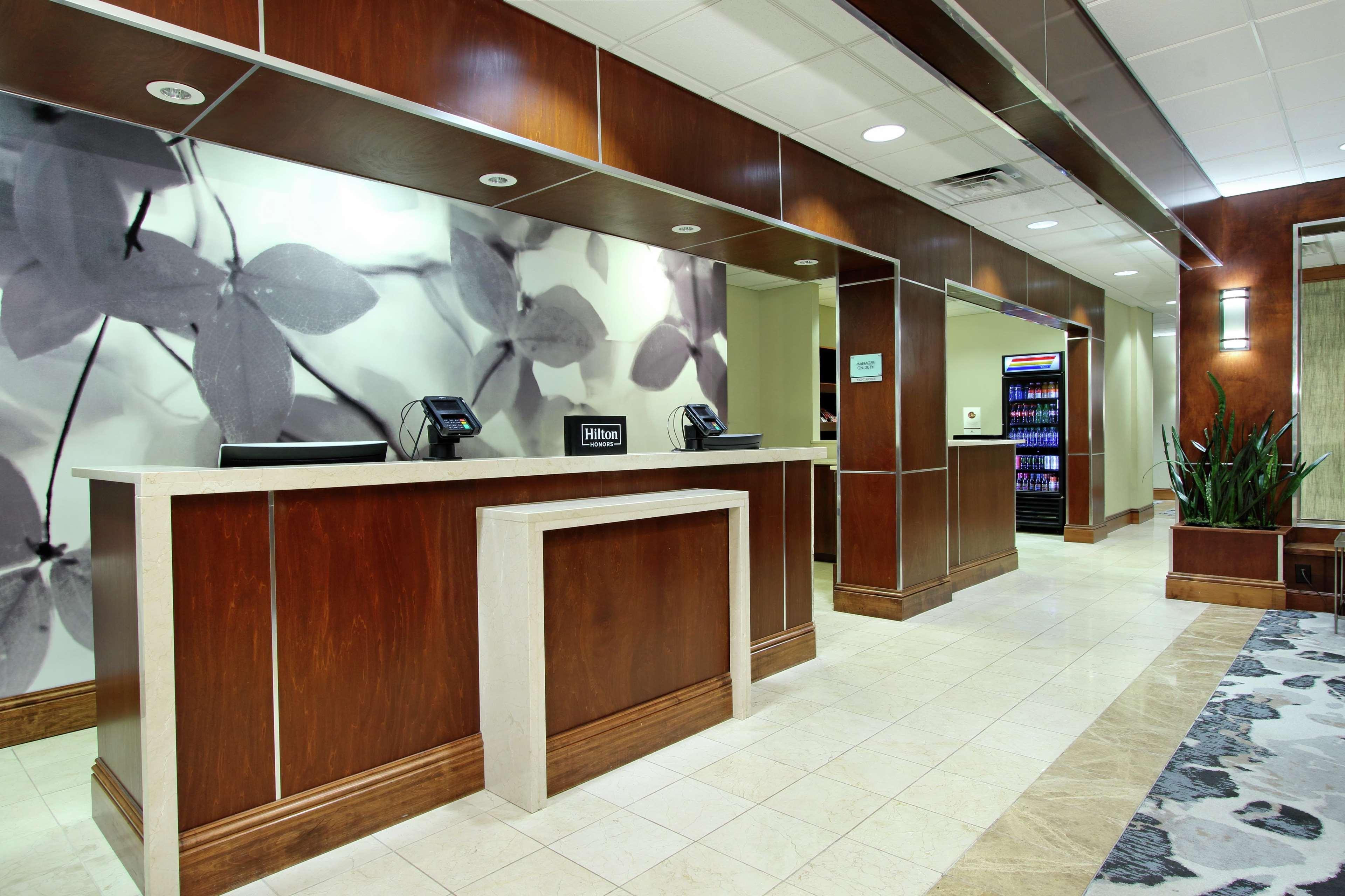 Doubletree By Hilton Newark Hotel Exterior photo