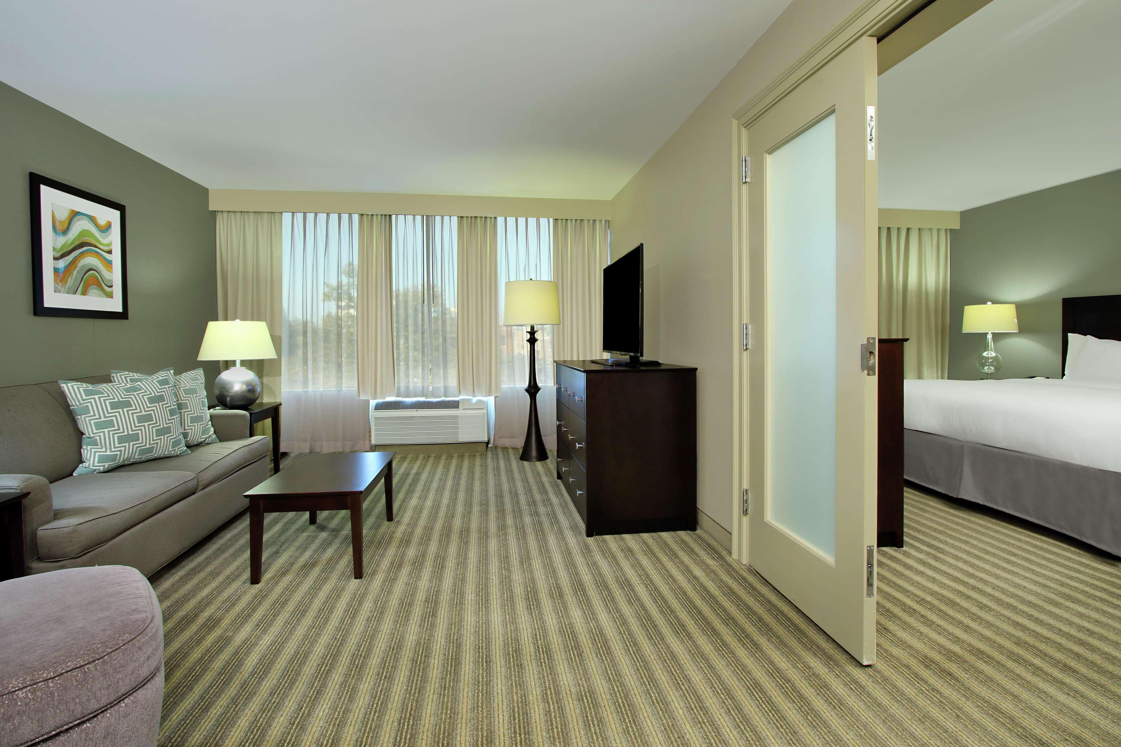 Doubletree By Hilton Newark Hotel Exterior photo