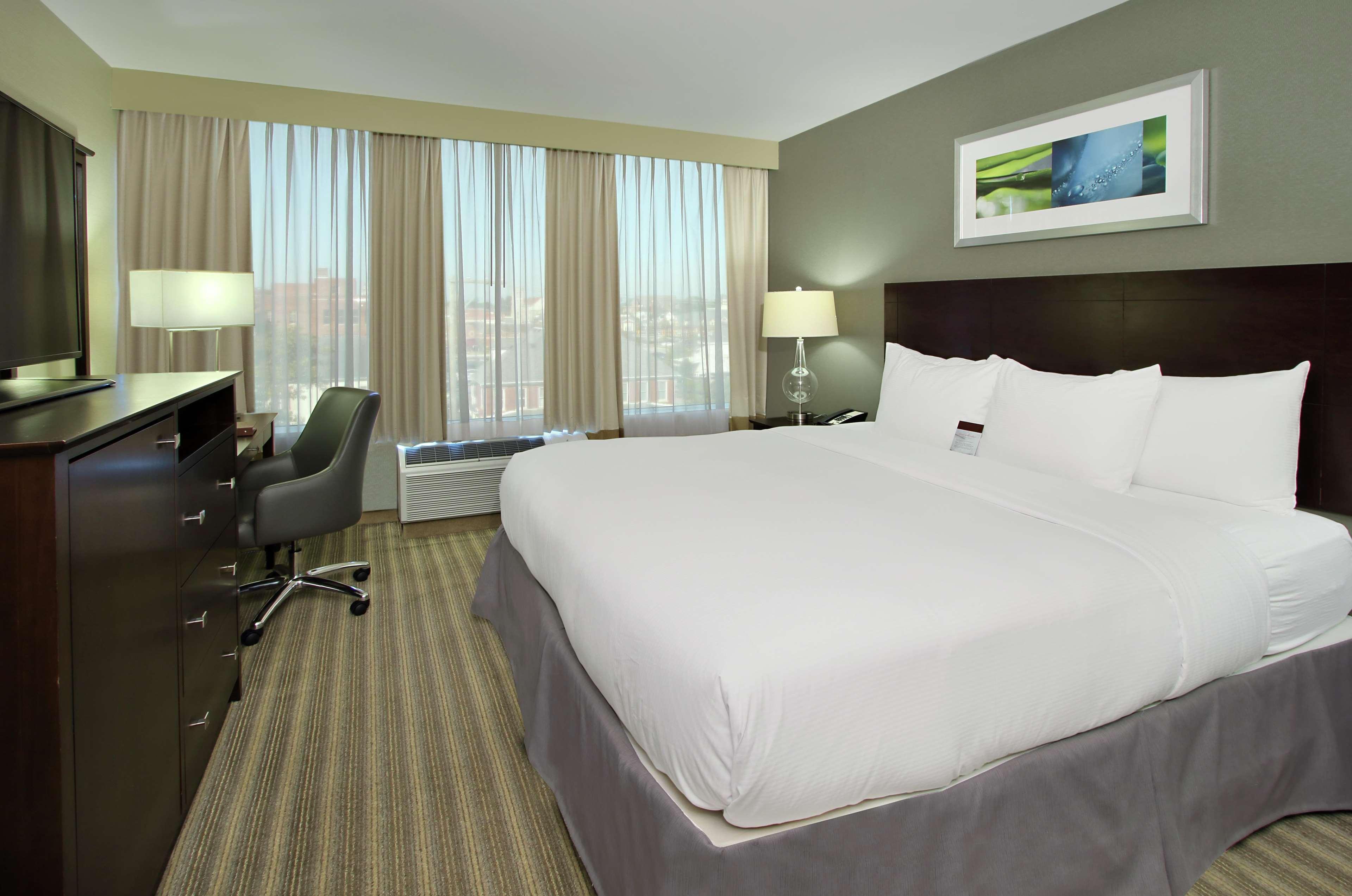 Doubletree By Hilton Newark Hotel Exterior photo